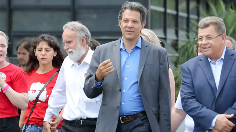 Haddad y Lula disparan contra ultraderechista Bolsonaro, que crece en sondeo en Brasil