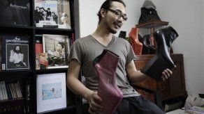 Japón inspira a diseñador de zapatos de Lady Gaga