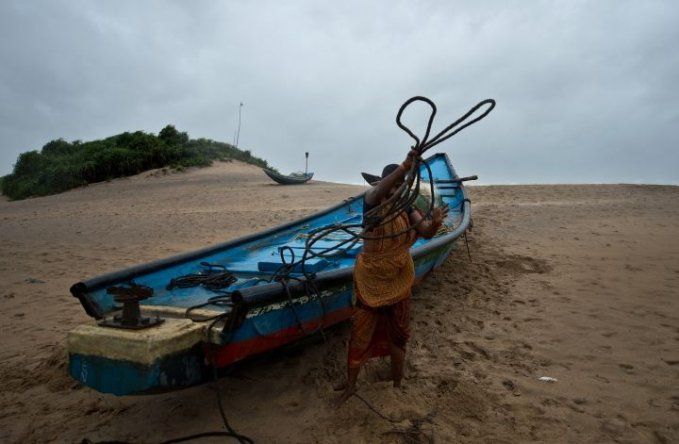 Ciclón Phailin azota el este de India