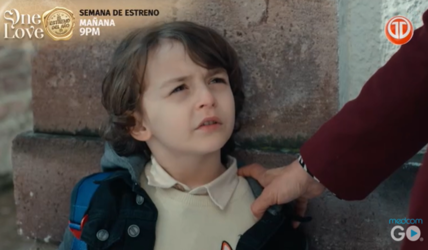 MUJERES | Effe le dice a sus abuelos que su madre tendrá otro bebé