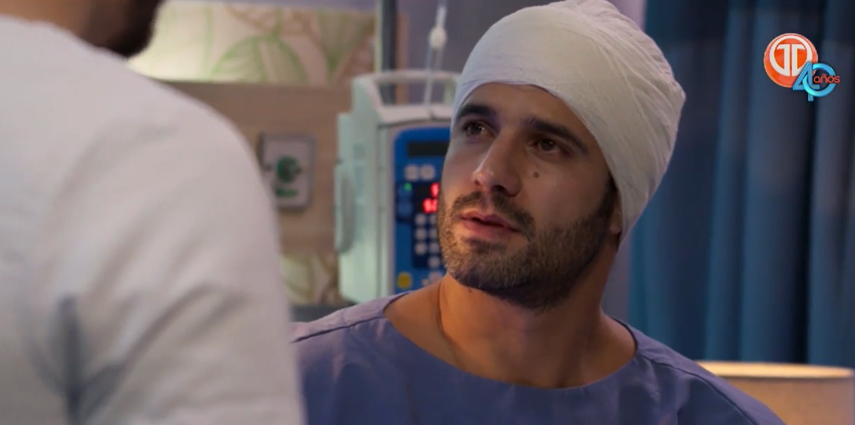 Álvaro descubre que Alejandro tiene pareja