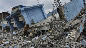 Ecuador: Cifra de muertos por terremoto sube a 350