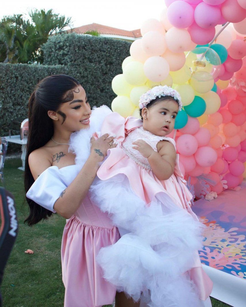 Yailin La Más Viral comparte foto de Cattleya y las fanáticos reaccionan