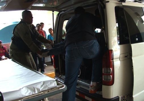 Hombre mata a otro de 5 tiros dentro de una chiva repleta de pasajeros