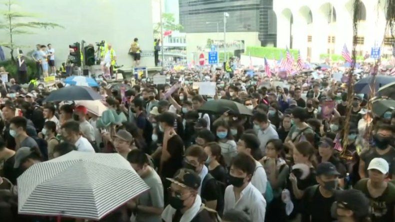 Gran manifestación en Hong Kong ante consulado de EEUU para presionar a China