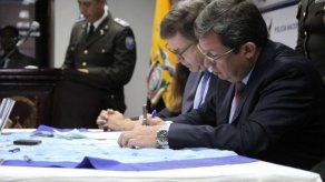 Ecuador y EEUU firman convenio de cooperación en lucha contra crimen y drogas