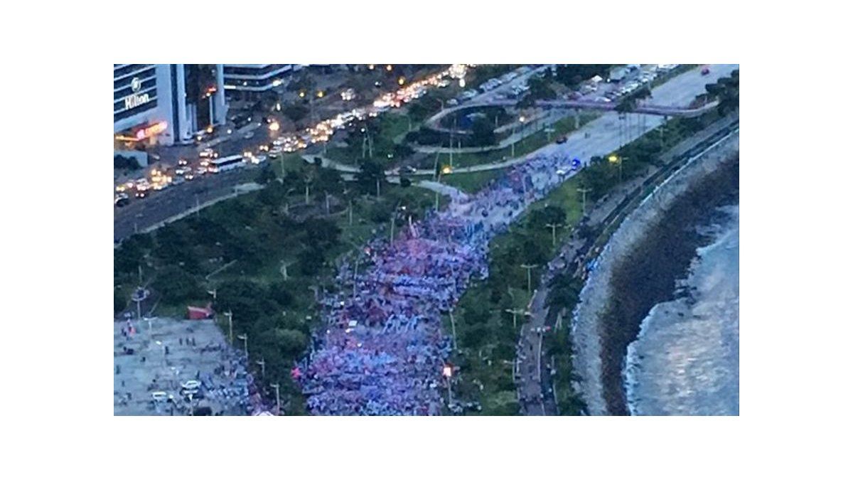 Realizan Caminata de la luz por lucha contra el cáncer de mama y próstata