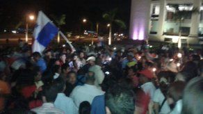 Realizan vigilia por la democracia en los predios de la nueva sede del TE