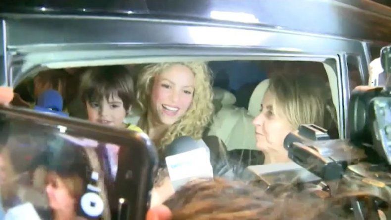 Shakira y Piqué llegan a Colombia con sus hijos para pasar el fin de año