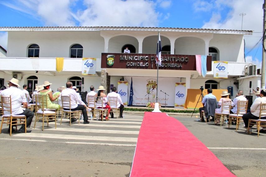 Cada 9 de noviembre la ciudad de Santiago celebra su gesta patriótica y el alcalde decreta día feriado para el distrito.