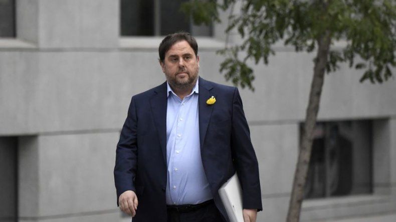 Exgobernantes secesionistas catalanes se comprometen con la Constitución