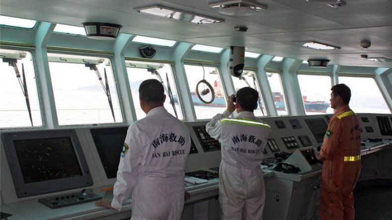 Desaparecen 11 al hundirse barco en Hong Kong
