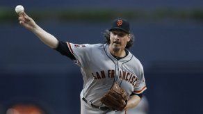 Samardzija anula a Padres y Gigantes arrasan 13-2