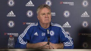 Hiddink pide al Chelsea que sea ultra crítico para salir de la crisis