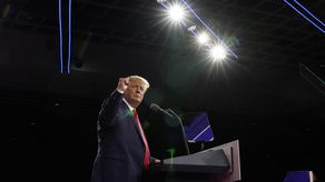 Trump viajaba con asesores, un equipo del Servicio Secreto y personal de apoyo.