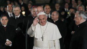 Francisco preside su primera vigilia pascual como Papa