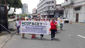 Coalición contra tabaquismo y estudiantes marchan a la Asamblea Nacional
