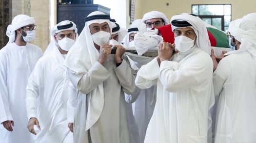 En el centro, Mohammed bin Zayed Al Nahyan.
