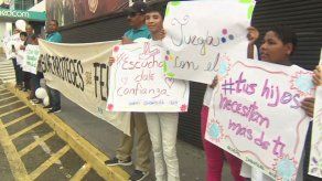 Realizan cadena humana en favor de la protección de la niñez en Panamá