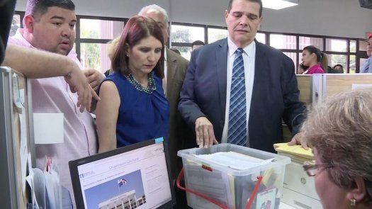 Entregan al TE primeras firmas para postulación de Martinelli a la Alcaldía