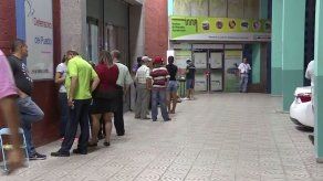 Panameños amanecen en NaviFerias del IMA para compra de jamones