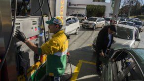 Argentina: Largas filas de autos ante gasolineras por paro de camioneros