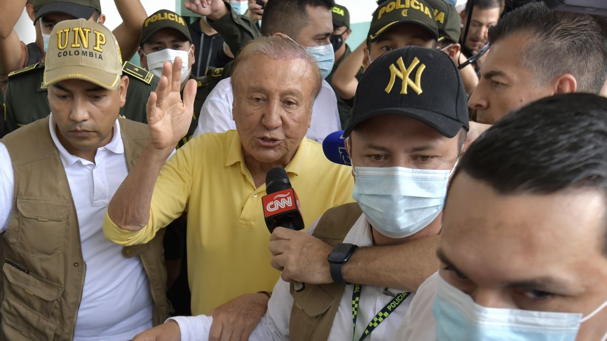 Rodolfo Hernández (c), candidato presidencial de Colombia.