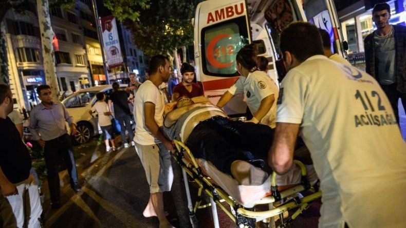 Varios heridos en bombardeo aéreo al edificio del Parlamento turco