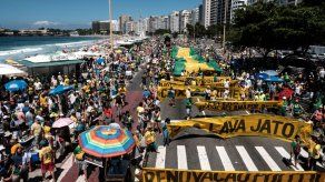 Confianza ciudadana cae en Brasil y México