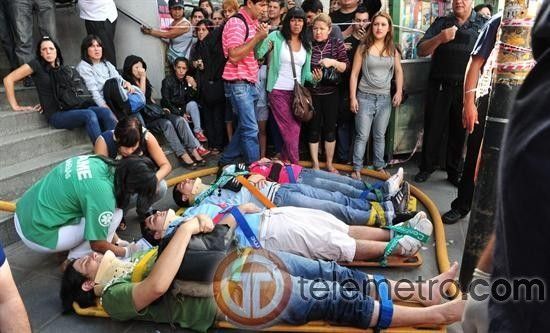 Tren choca contra estación en Argentina
