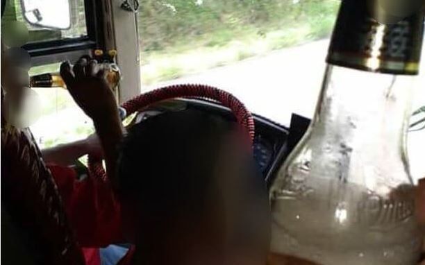 Tránsito multa a conductor de ruta Soná-Panamá que bebía alcohol en pleno viaje