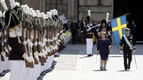 Bachelet inicia visita de Estado a Suecia con recepción en Palacio Real