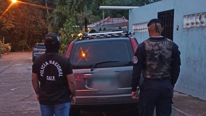 Policía Nacional recupera autos con documentos falsificados Policía Nacional recupera autos con documentos falsificados