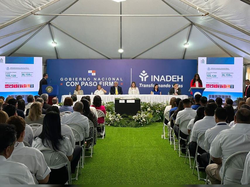 Autoridades participan del inicio de la construcción del nuevo centro del INADEH.&nbsp;