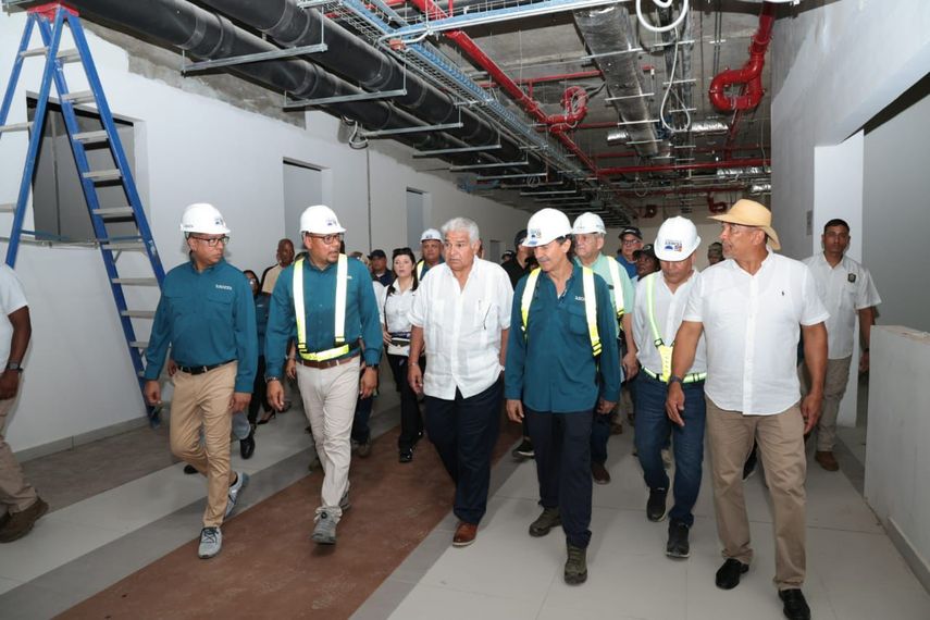 Presidente Mulino recorre instalaciones de hospital en Darién.&nbsp; 