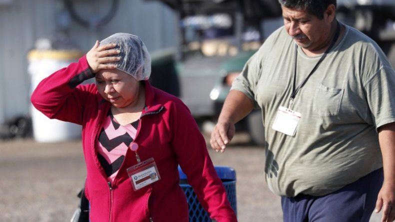 Arrestan a 680 personas en redada migratoria en Mississippi