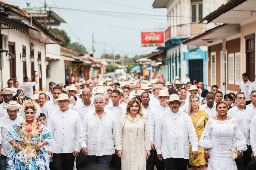 Presidente Mulino encabeza actos por los 204 años