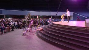 Último adiós a exfuncionaria que falleció tras procedimiento estético