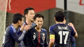Japón golea a Letonia con doblete de Okazaki