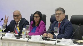 Diálogo entre el gobierno y la oposición venezolana continúa este sábado