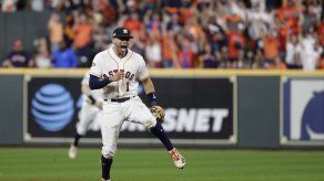 Jonrón de Altuve coloca a Astros en la Serie Mundial