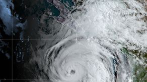 La última vez que un huracán o una tormenta tropical llegaron cerca de San Diego fue Nora en 1997, que ingresó a Estados Unidos como tormenta tropical cerca de Yuma, Arizona, y dejó también 2,5 centímetros de lluvia en el área de San Diego, agregó Small.