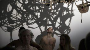 Museo en París acepta visita de nudistas