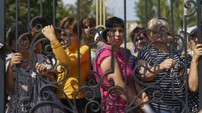 Reflejando la expansión de las líneas del frente en la guerra de casi seis meses, un ataque aéreo ucraniano acertó blancos en la mayor ciudad ocupada por Rusia.