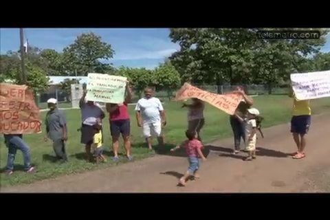 Colocan candado en escuela en Coclé para que directora no entre