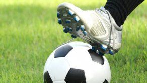 Futbolista roba a sus excompañeros como venganza por su despido del club