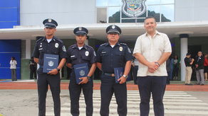 Policía Nacional honra a agentes.