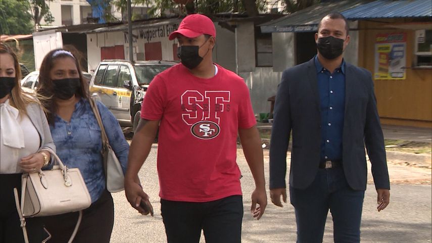 El sujeto que agredió a la unidad policial en Villa Grecia fue liberado tras entregarse voluntariamente a través de una medida cautelar de reporte periódico.