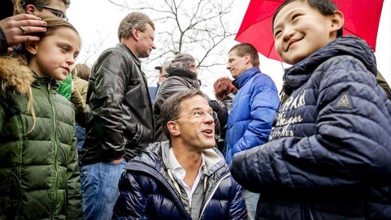 Comienza crucial campaña electoral para elecciones holandesas del 15 marzo