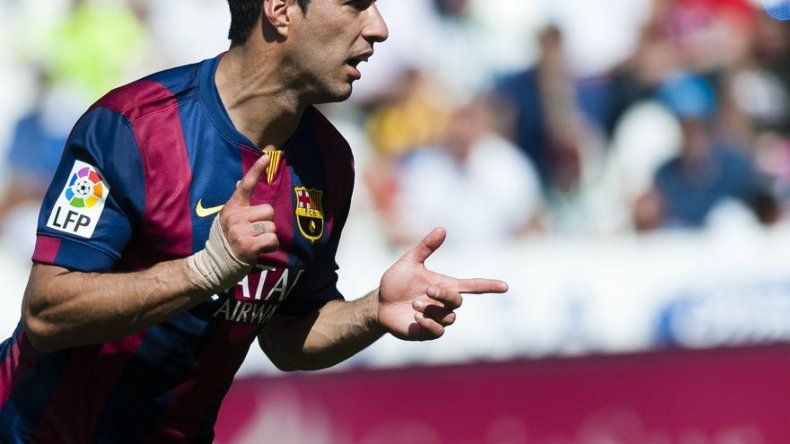 Suárez, con tres, y Messi, con dos, lideran goleada de Barsa